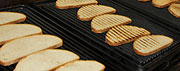 Bruschetta wird auf italienischen Lavasteinen gegrillt (Foto: Martin Schmitz)